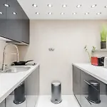 Stylish Two-bedroom In The Center *