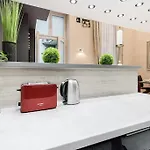 Stylish Two-bedroom In The Center Apartment *