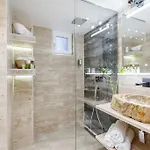 Apartment Stylish Two-bedroom In The Center *