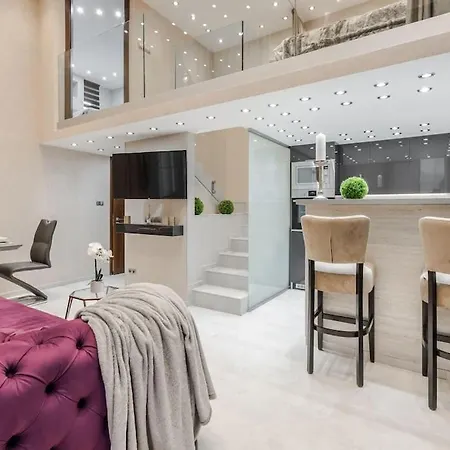 Stylish Two-bedroom In The Center Апартаменты