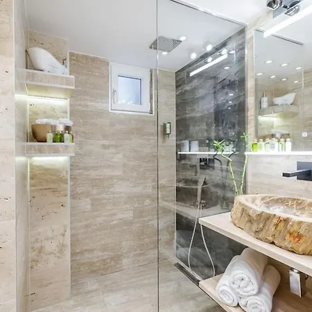 Daire Stylish Two-bedroom In The Center *