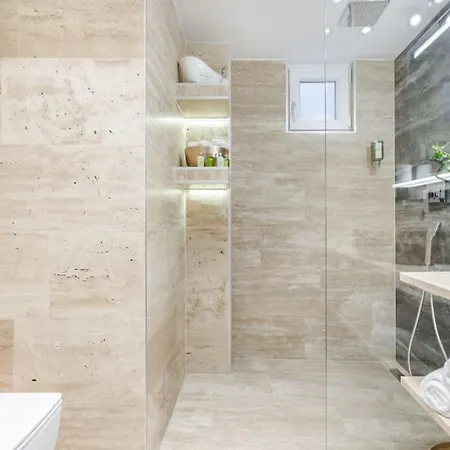 Апартаменты Stylish Two-bedroom In The Center