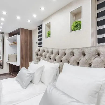 Stylish Two-bedroom In The Center * بودابست