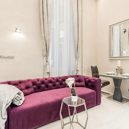 Stylish Two-bedroom In The Center Будапешт