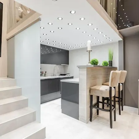 Stylish Two-bedroom In The Center بودابست