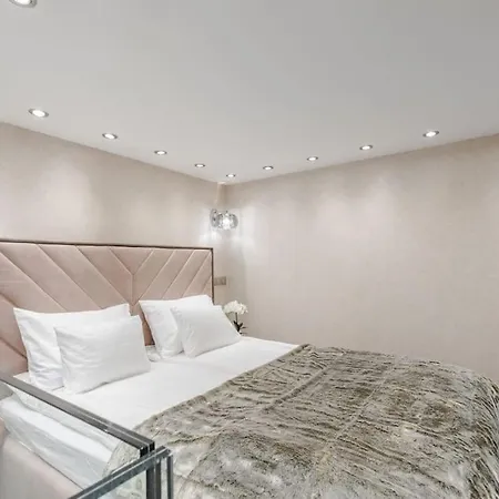Stylish Two-bedroom In The Center Apartmán Budapešť