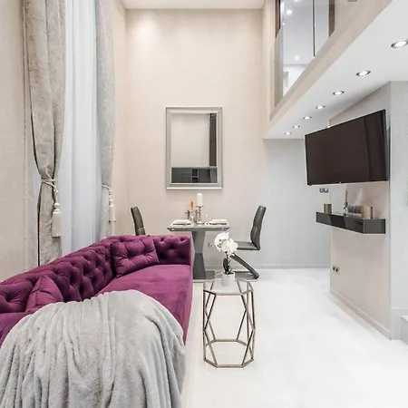 Stylish Two-bedroom In The Center شقة