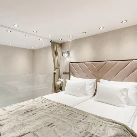 Stylish Two-bedroom In The Center * بودابست