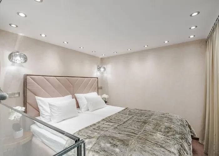 Stylish Two-bedroom In The Center شقة بودابست