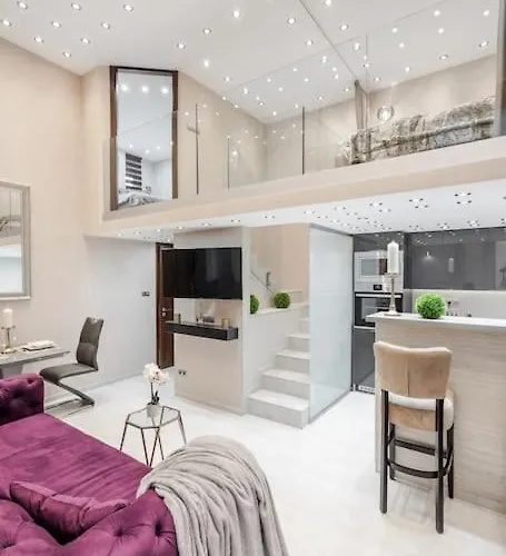 Stylish Two-bedroom In The Center بودابست