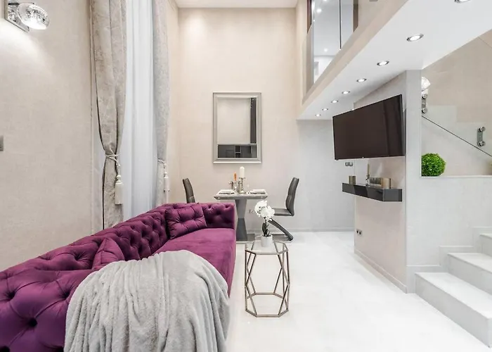 Stylish Two-bedroom In The Center شقة